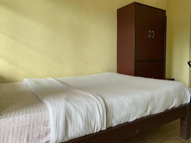 Sweet Home Guest House 실롱 외부 사진